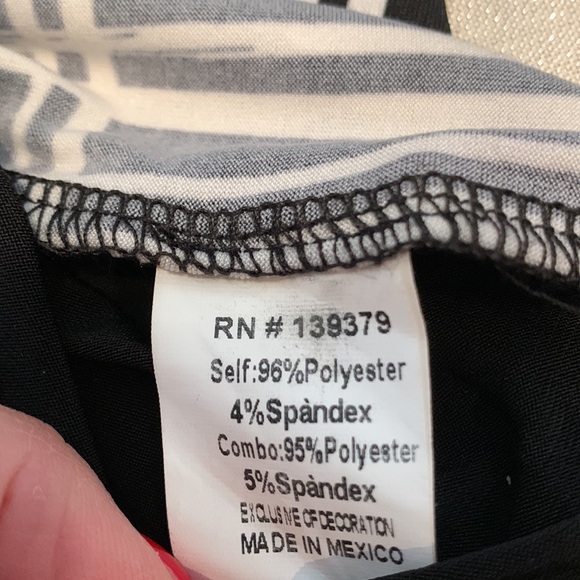 Simplicity by Azul. Black/White Big checkered print with solid Black Back. - Picture 6 of 8